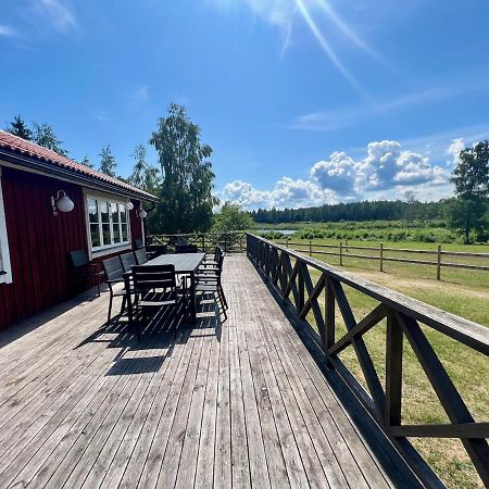 Idylliskt Hus Med Sjoeutsikt. Villa Östhammar Exterior foto