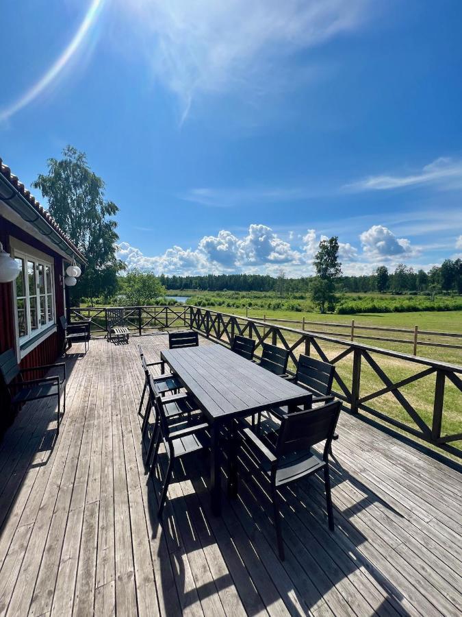 Idylliskt Hus Med Sjoeutsikt. Villa Östhammar Exterior foto