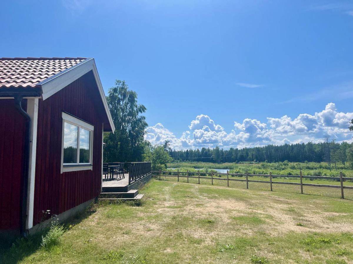 Idylliskt Hus Med Sjoeutsikt. Villa Östhammar Exterior foto